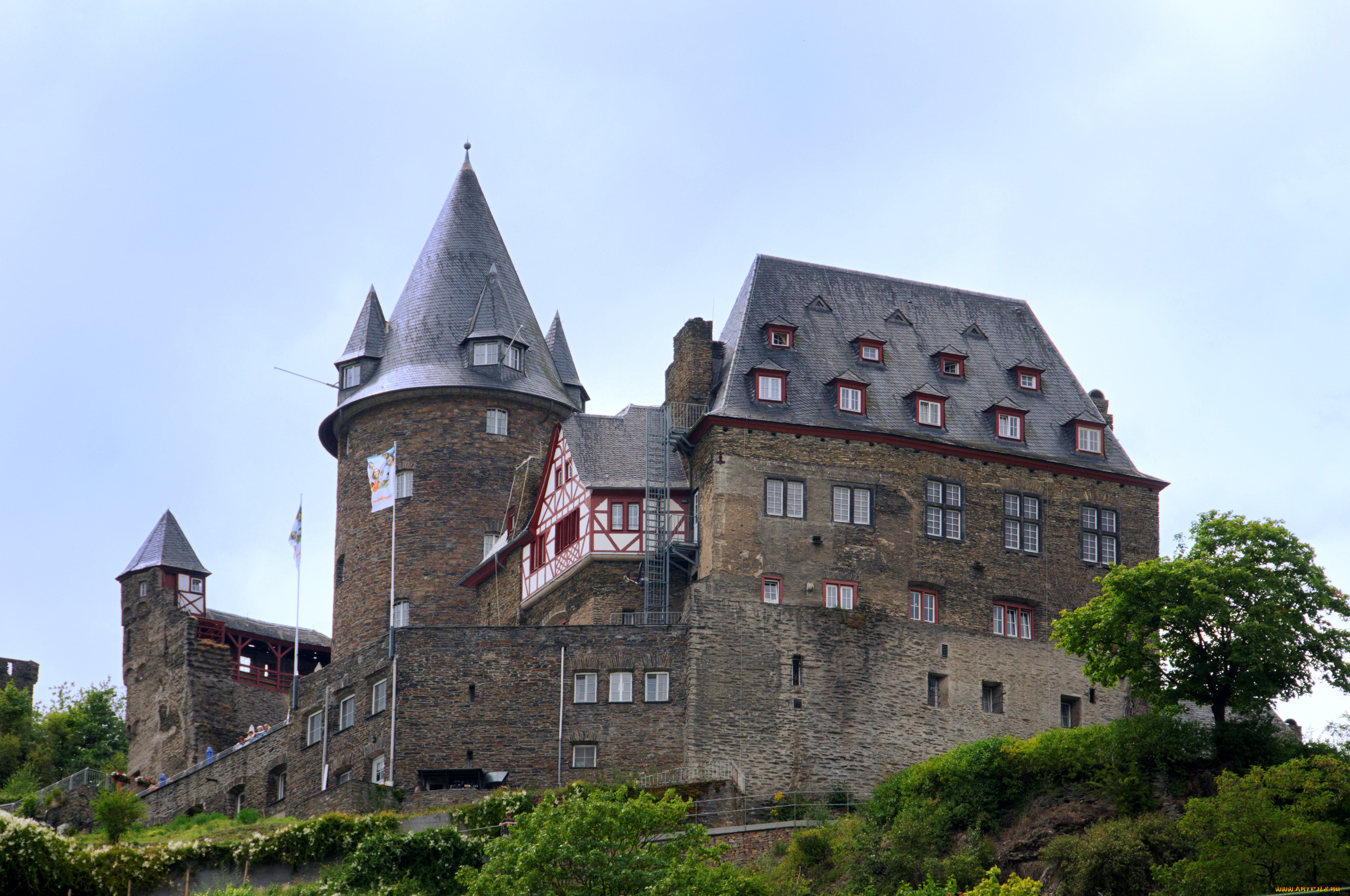 Castle 7 5. Обои на рабочий стол замок. Замок Лазурный берег. Замок в городе. Замок в Ницце.